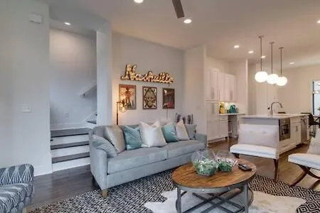 Nashville Getaway - Rooftop, Garage, Near Broadway!-1